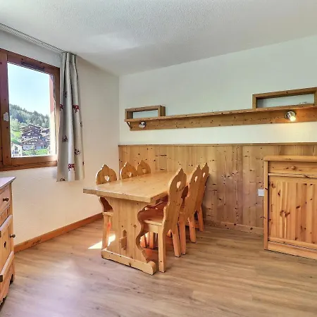 Sublime 2 Pièces Pour 6 Personnes - La Tania, Skis Aux Pieds - Fr-1-182a-32 Courchevel